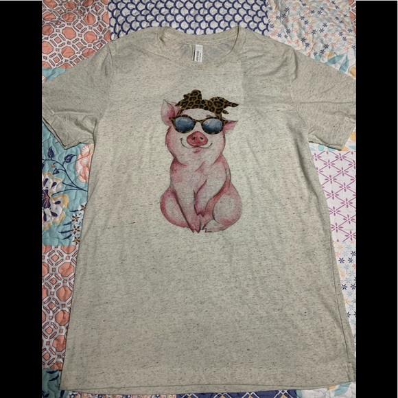 M  Bella Canvas shirt with pig - Picture 1 of 3